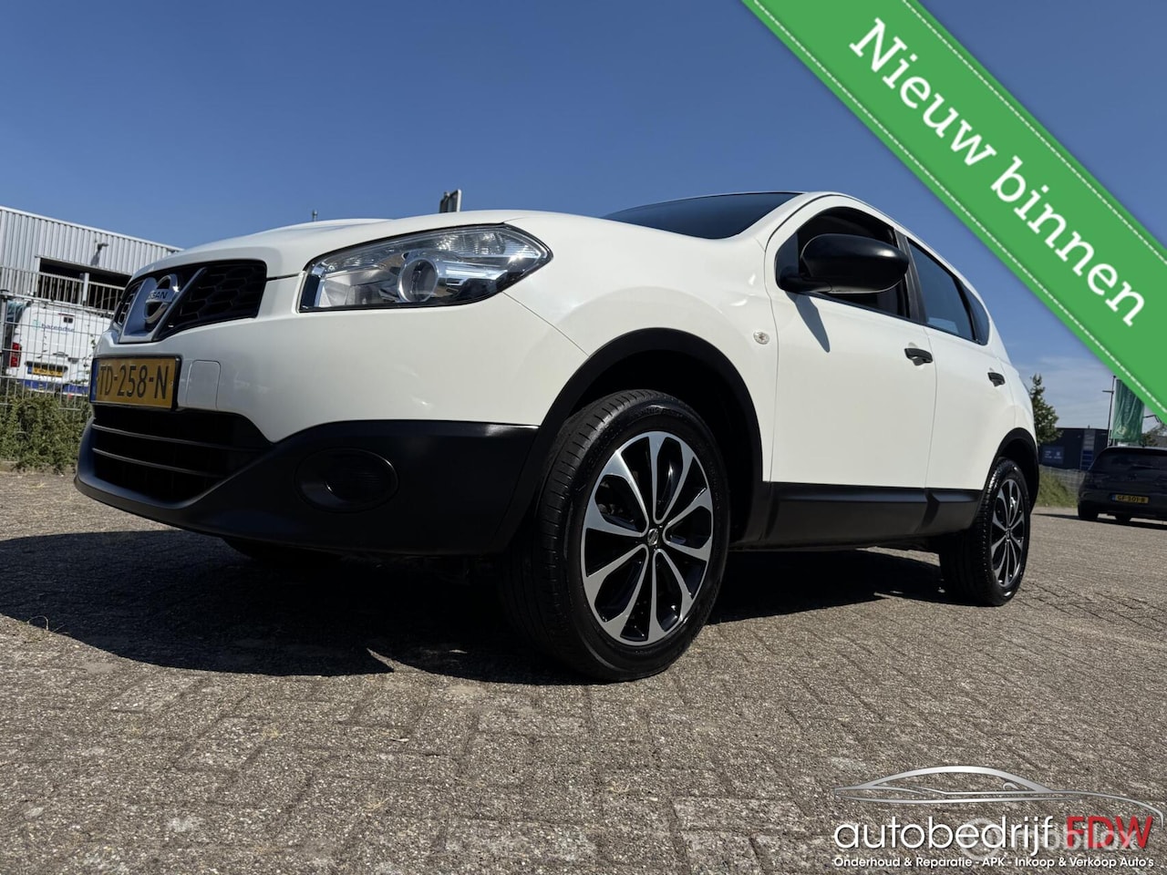 Nissan Qashqai - 1.6/AIRCO/LM VELGEN/CAMERA ACHTER/TREKHAAK/ - AutoWereld.nl