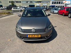 Volkswagen Passat Variant - 2.0 TDI Highline BlueMotion ELEK.TREKHAAK, PANO, FULL OPTIE