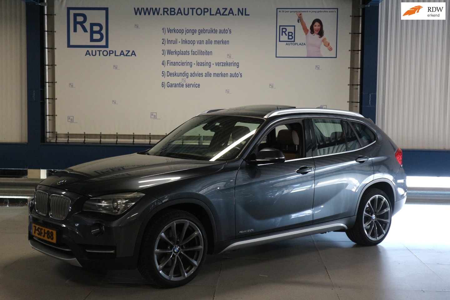 BMW X1 - SDrive20i / AUTOMAAT / LEER / PANO / KETTING VV ! ! ! - AutoWereld.nl