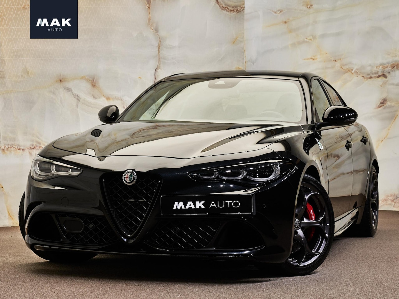 Alfa Romeo Giulia - 2.9 V6 Quadrifoglio 2.9 V6 Quadrifoglio , Akrapovič, Sparco, H/K, carbon, matrix-LED, memory, keyless - AutoWereld.nl