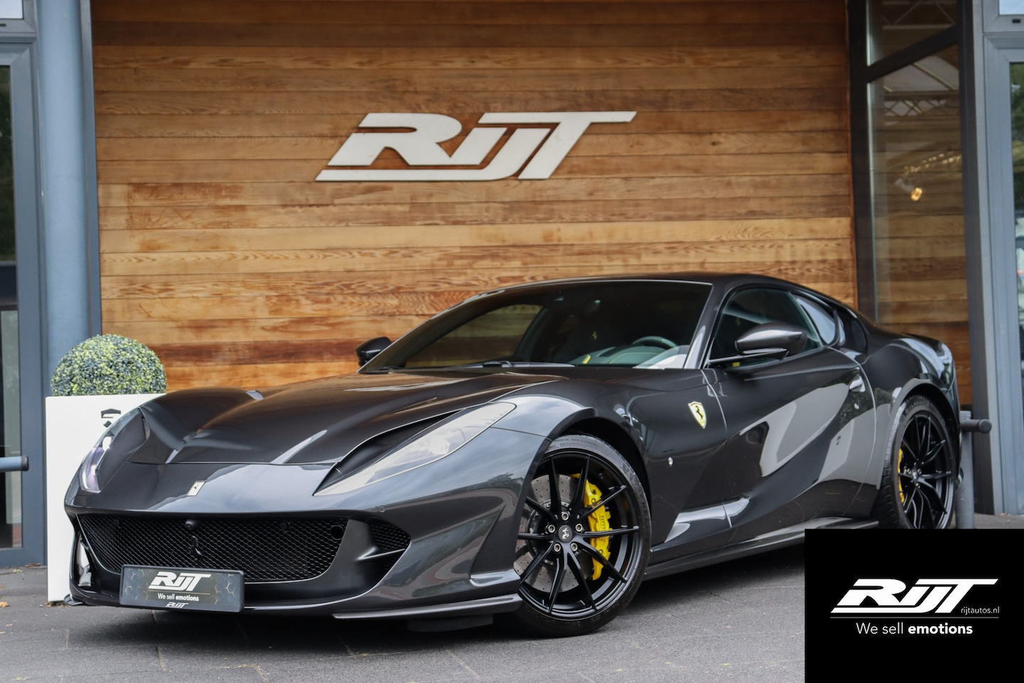 Ferrari 812 Superfast - 6.5 V12 HELE NL AUTO **Capristo/Carbon Pack/Carbon Kuipstoelen/Drivers Display** - AutoWereld.nl