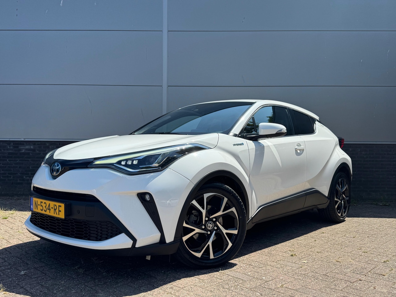 Toyota C-HR - 1.8 Hybrid Style Luxury 1.8 Hybrid Style Luxury - AutoWereld.nl