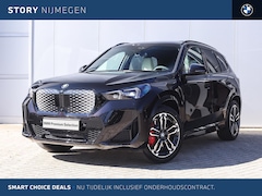 BMW iX1 - eDrive20 M Sport / Panoramadak / Trekhaak / Sportstoelen / Adaptieve LED / M Adaptief onde