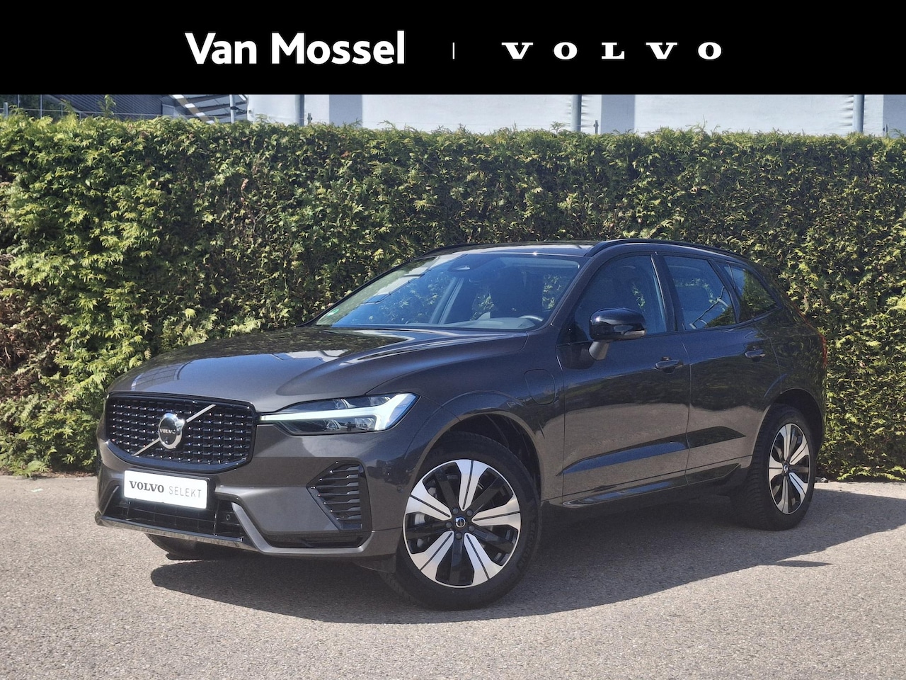 Volvo XC60 - T6 Plug-in hybrid AWD Plus Dark | Panoramadak | 360 camera | Trekhaak | Stoel/Stuur Verwar - AutoWereld.nl