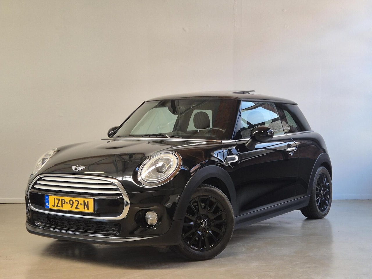 MINI 3-Deurs - 1.5 Cooper / Schuifdak / Harman/Kardon - AutoWereld.nl