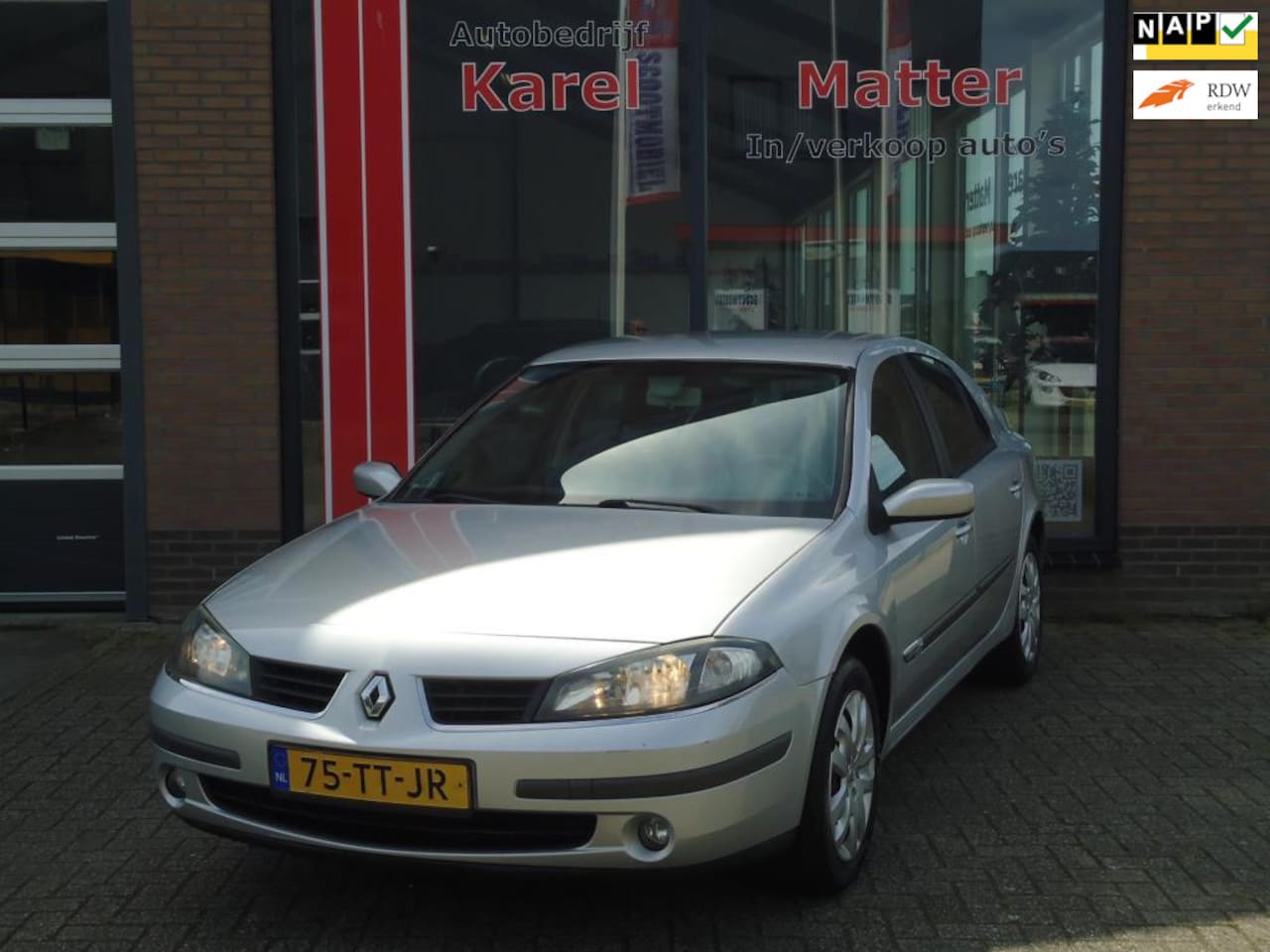 Renault Laguna - 2.0-16V Business *NAVIGATIE* *CRUISE CONTROL* *APK T/M 12-01-2027* - AutoWereld.nl