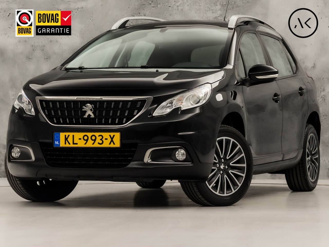 Peugeot 2008 - 1.2 PureTech Sport Automaat (PANORAMADAK, NAVIGATIE, PARKEERSENSOREN, SPORTSTOELEN, CRUISE - AutoWereld.nl