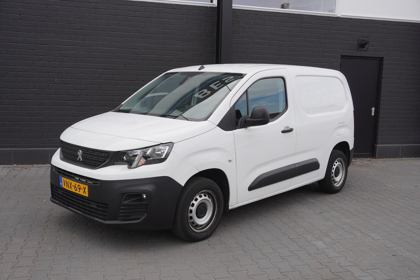 Peugeot Partner - 1.2 PT Benzine! EURO 6 - Airco - Navi - Cruise - €12.900,- Excl. - AutoWereld.nl