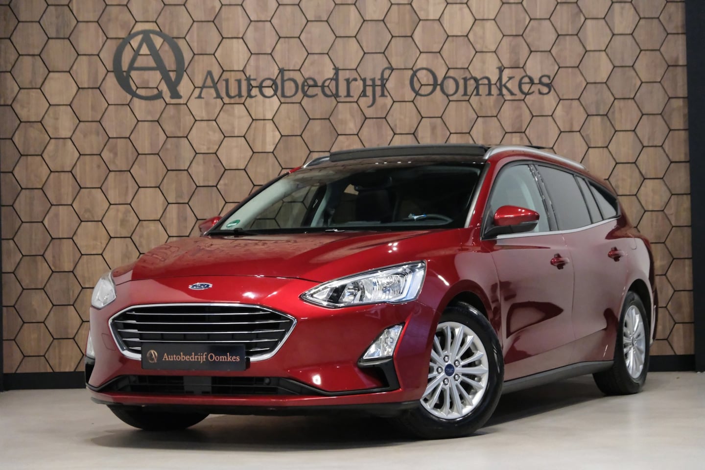 Ford Focus Wagon - 1.5 EcoBoost Titanium *PANORAMADAK* 103dkm Navi/Cruise/Stoel+Stuurverwarming UNIEKE AUTO - AutoWereld.nl