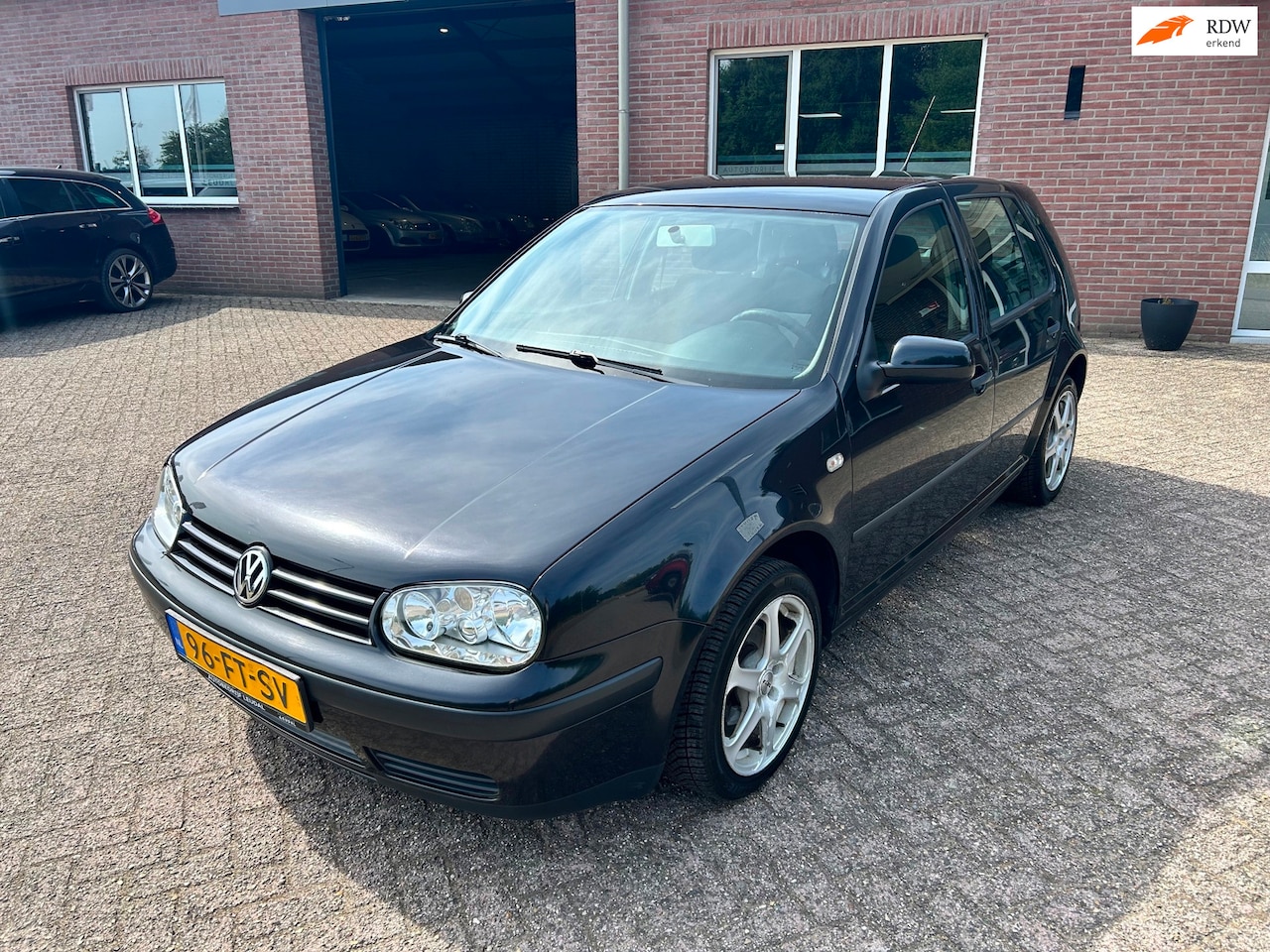 Volkswagen Golf - 1.6-16V Trendline // APK 19-8-2027 !! - AutoWereld.nl