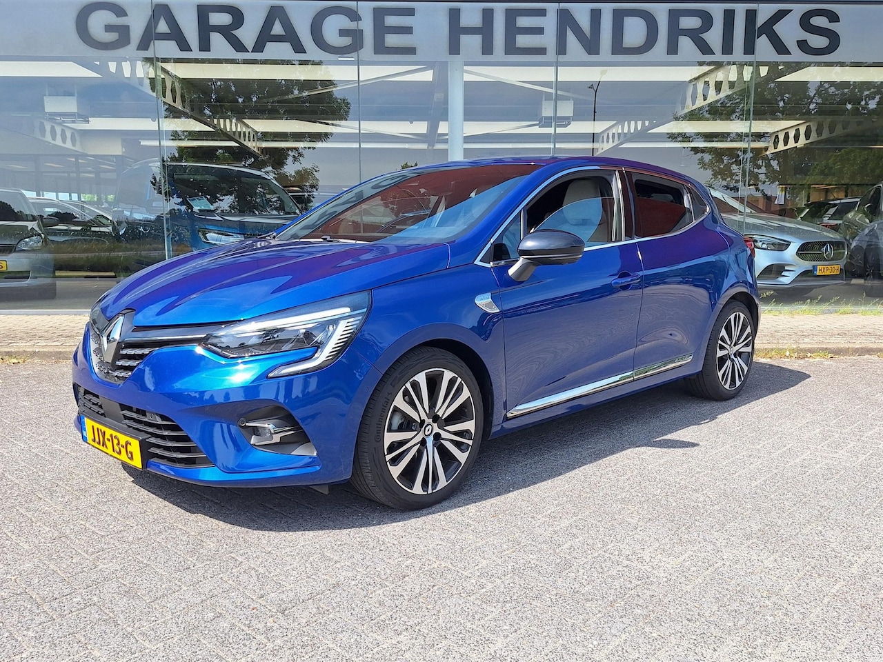 Renault Clio - 1.6 E-Tech Hybrid 140 Initiale Paris | HEV | Leder | Blindspot | 360 Cam | stuur/stoel ver - AutoWereld.nl