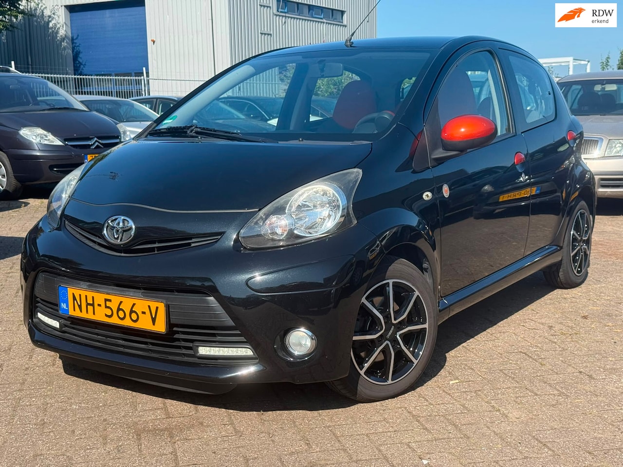 Toyota Aygo - 1.0 VVT-i Dynamic Orange | Automaat | AC - AutoWereld.nl