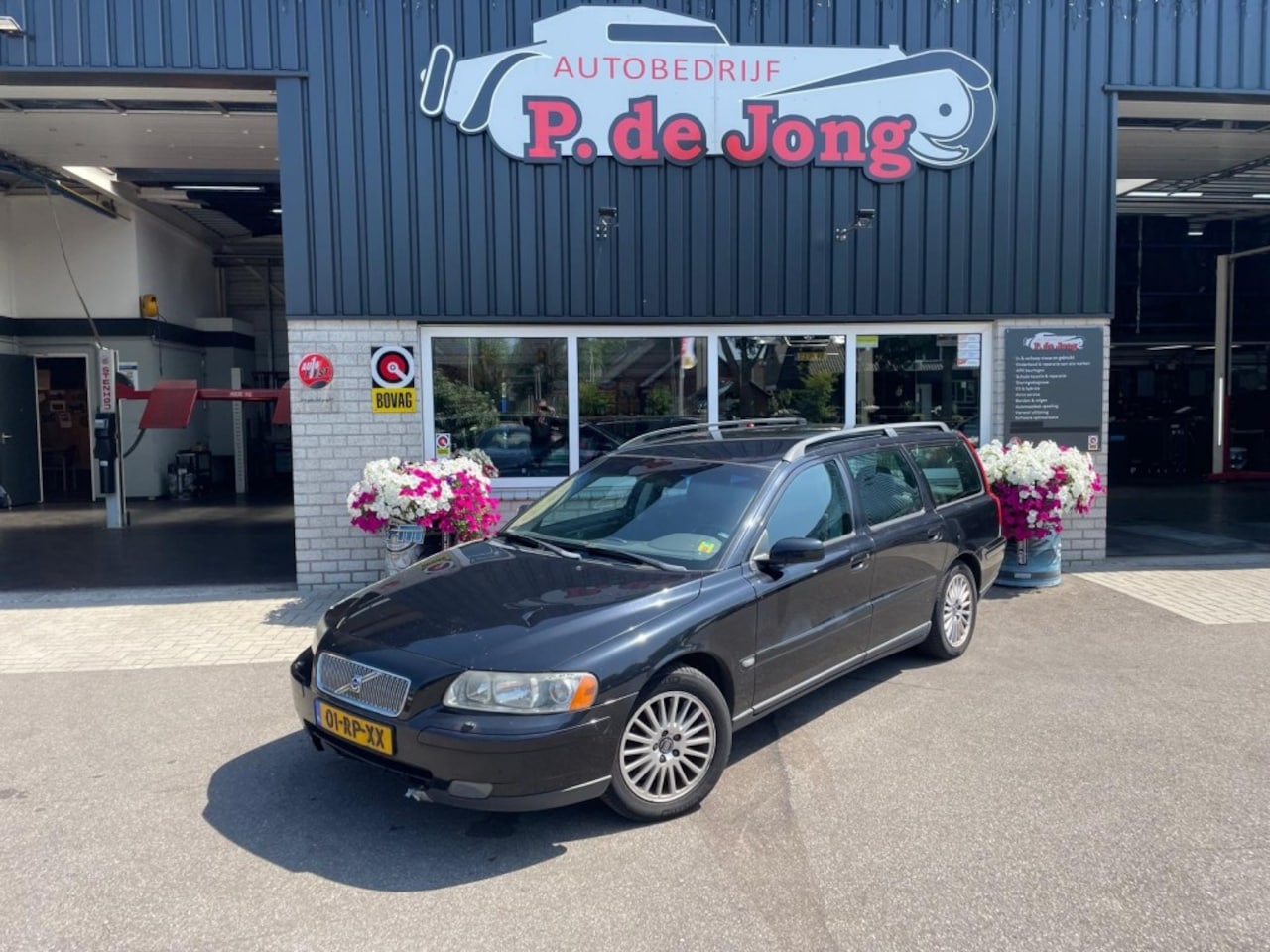 Volvo V70 - 2.4D Automaat MOMENTUM Trekhaak-Airco-Cruise - AutoWereld.nl
