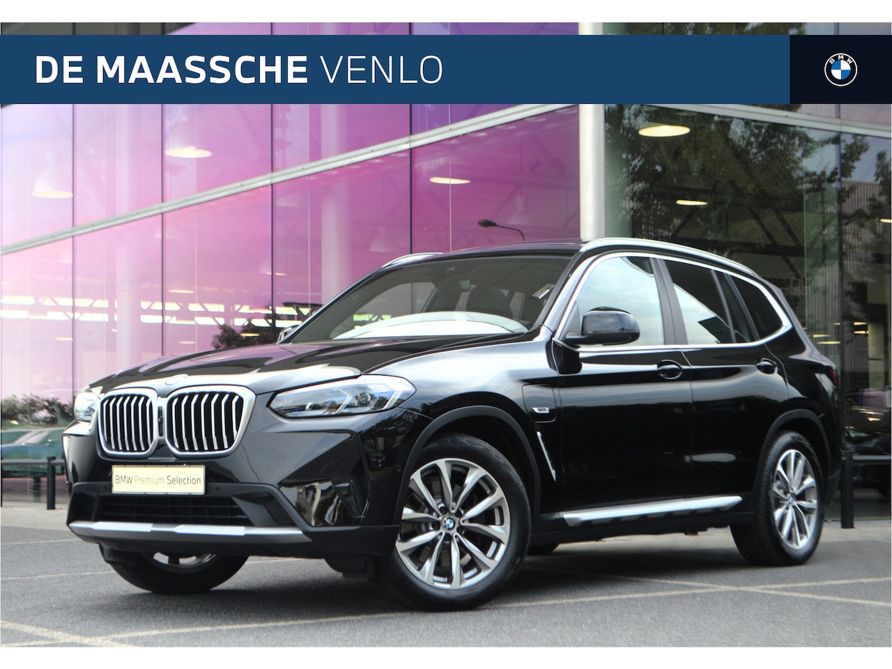 BMW X3 - xDrive30e Automaat / Panoramadak / Trekhaak / Laserlight / Sportstoelen / Head-Up / Parkin - AutoWereld.nl
