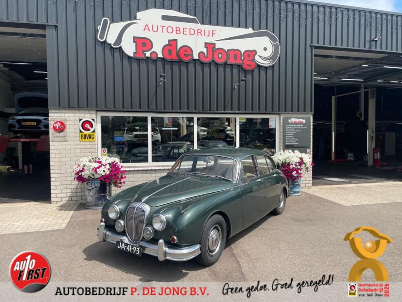 Daimler Super V8 - 250 V8 MKII SALOON - AutoWereld.nl