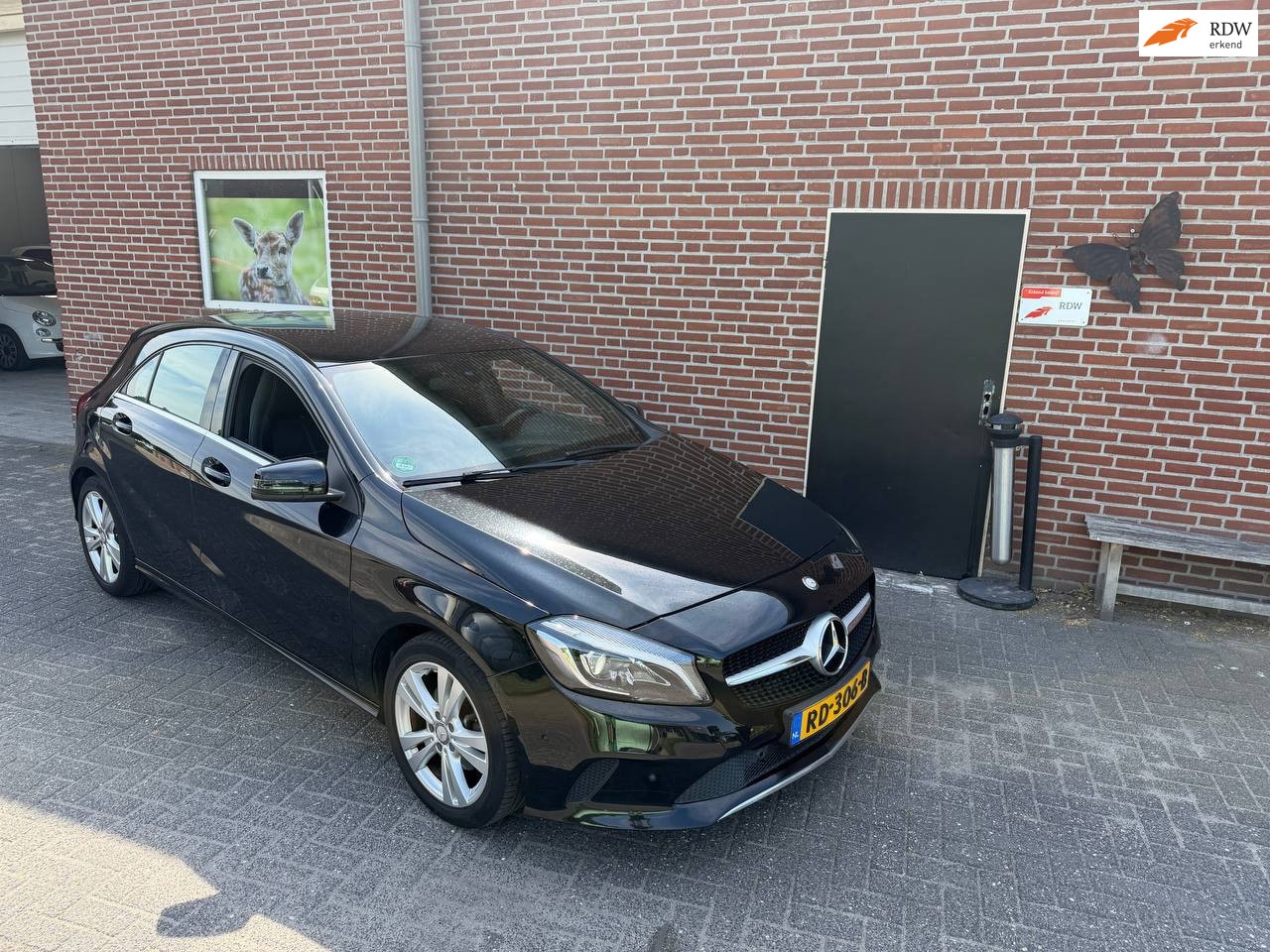 Mercedes-Benz A-klasse - 180 Ambition Stoelverwarming, PDC, Trekhaak, lm velgen - AutoWereld.nl