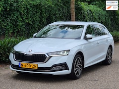 Skoda Octavia Combi - Edition Plus Trekhaak CarPlay HUD Virtual dash facelift 2e-eig 100% NAP TSI Business Editi