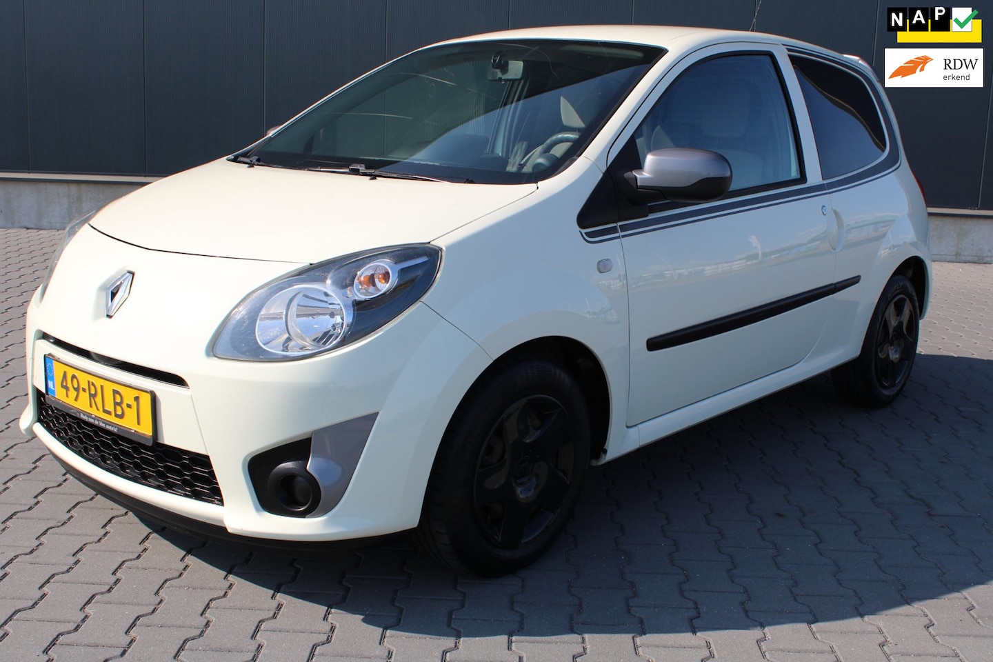 Renault Twingo - 1.2-16V Collection IJSKOUDE AIRCO - AutoWereld.nl
