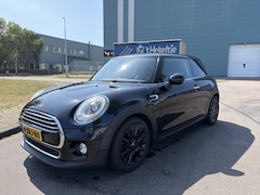 MINI 3-Deurs - 1.5i Cooper First Born Edition 6-Bak 136 PK. Mooie en goed onderhouden auto van de tweede