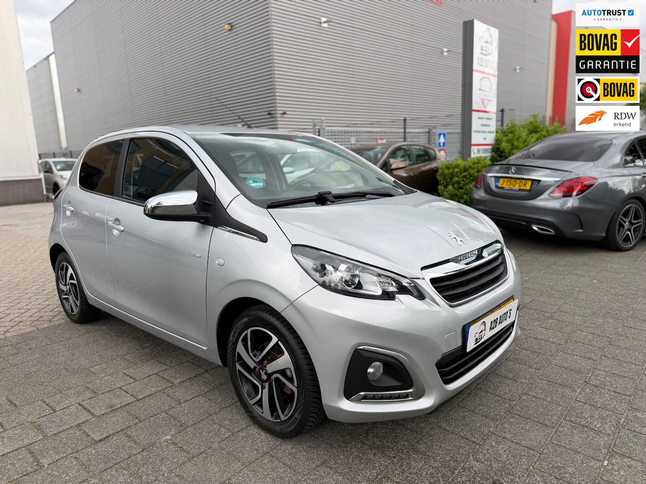 Peugeot 108 - 1.2 PureTech Allure | 3D COCKPIT | CARPLAY | LED | Climate | Garantie - AutoWereld.nl
