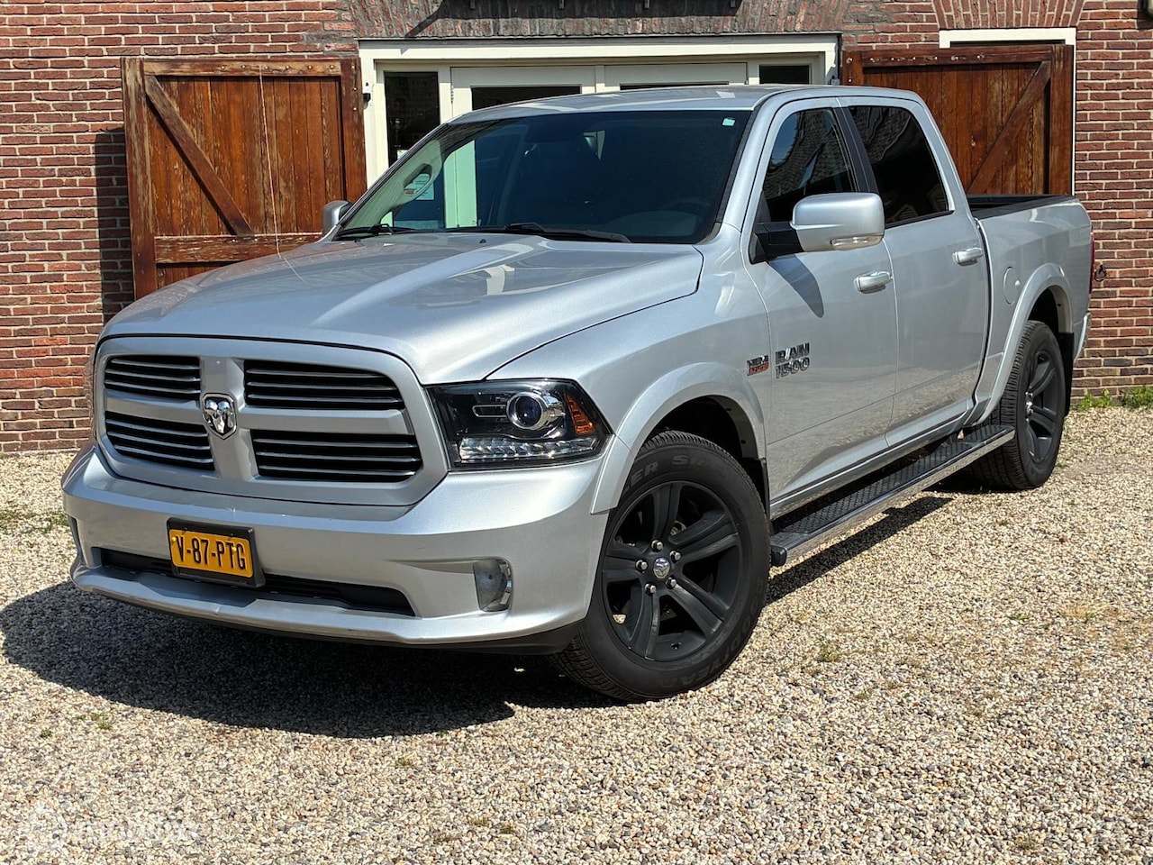 Dodge Ram 1500 - 4X4 5.7 V8 4x4 Crew Cab 5'7 - AutoWereld.nl