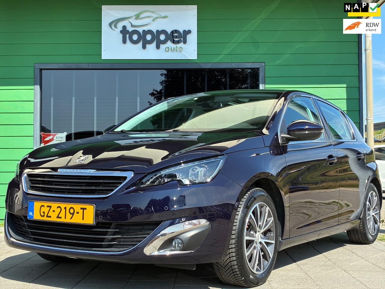 Peugeot 308 - 1.2 PureTech Allure|2e Eigenaar|Panoradamak|D-riem v.v.|Navigatie|CruiseControl|ClimateCon - AutoWereld.nl