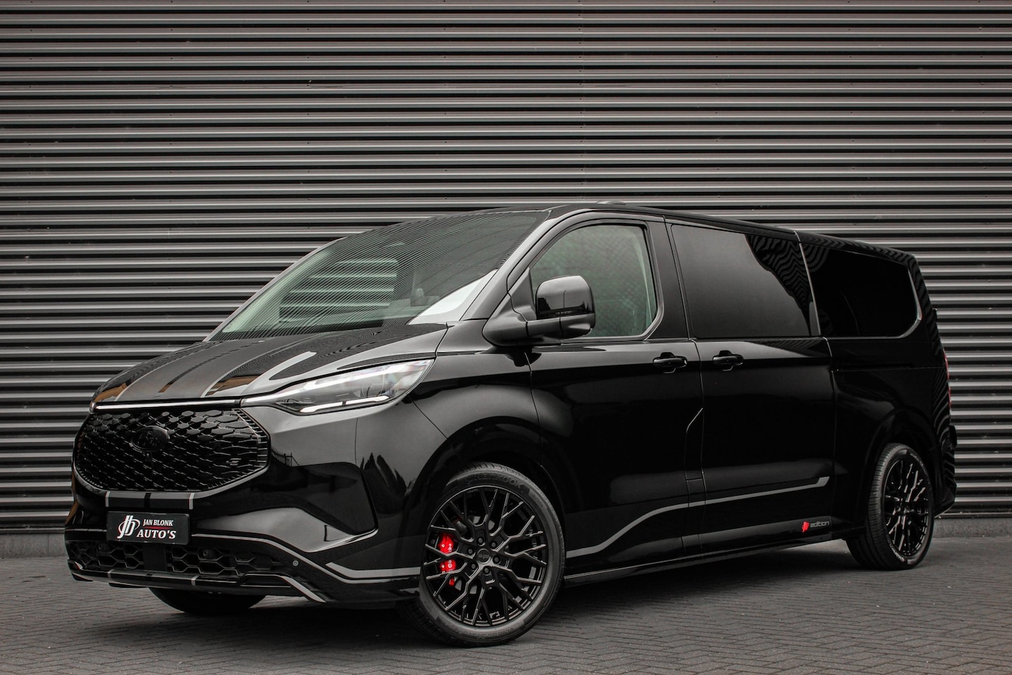 Ford E-Transit Cust. - 320 L2H1 Sport 71 kWh DC DUBBEL CABINE / JB-EDITON / CAMERA / 370KM RANGE / APPLE CARPLAY - AutoWereld.nl