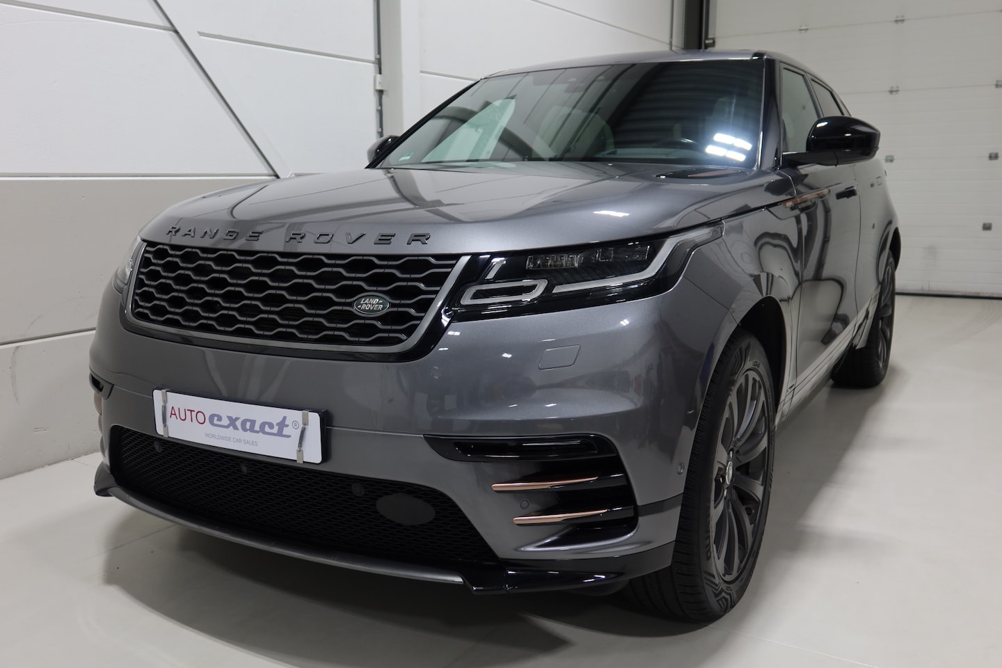 Land Rover Range Rover Velar - 2.0 I4 AWD R-Dynamic S I EX BPM I EXPORT EU - AutoWereld.nl