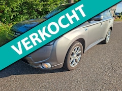 Mitsubishi Outlander - 2.0 PHEV instyle dealer onderh.accu 2021 vern