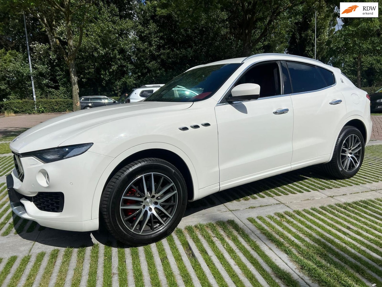 Maserati Levante - 3.0 V6 D AWD 3.0 V6 D AWD - AutoWereld.nl