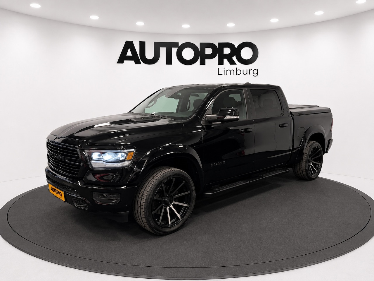 Dodge Ram 1500 - 5.7 V8 4x4 Crew Cab 5'7 Limited Hulk pakket - AutoWereld.nl