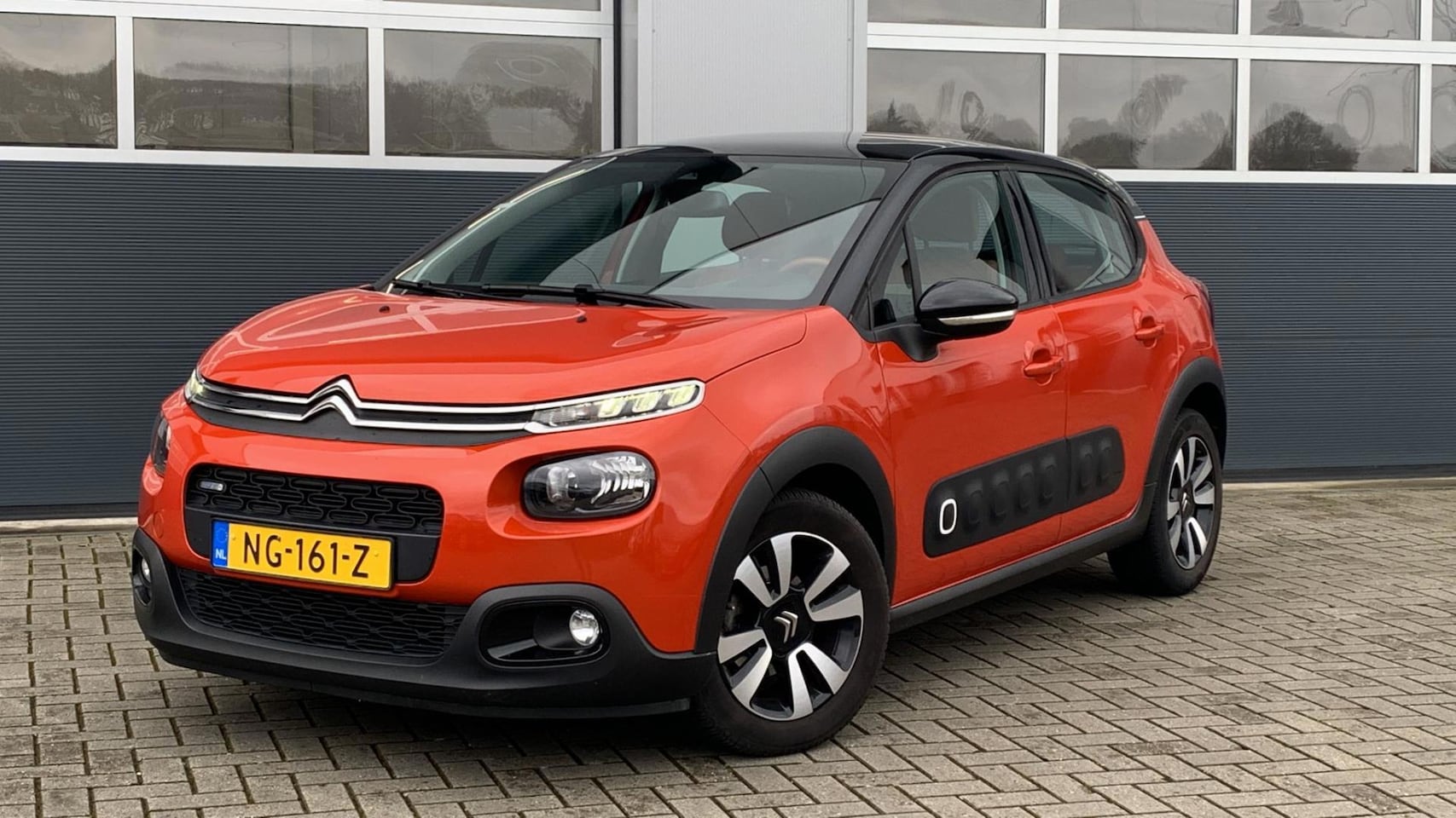 Citroën C3 - 1.2 PureTech S&S Shine//110pk/ PANORAMADAK - AutoWereld.nl