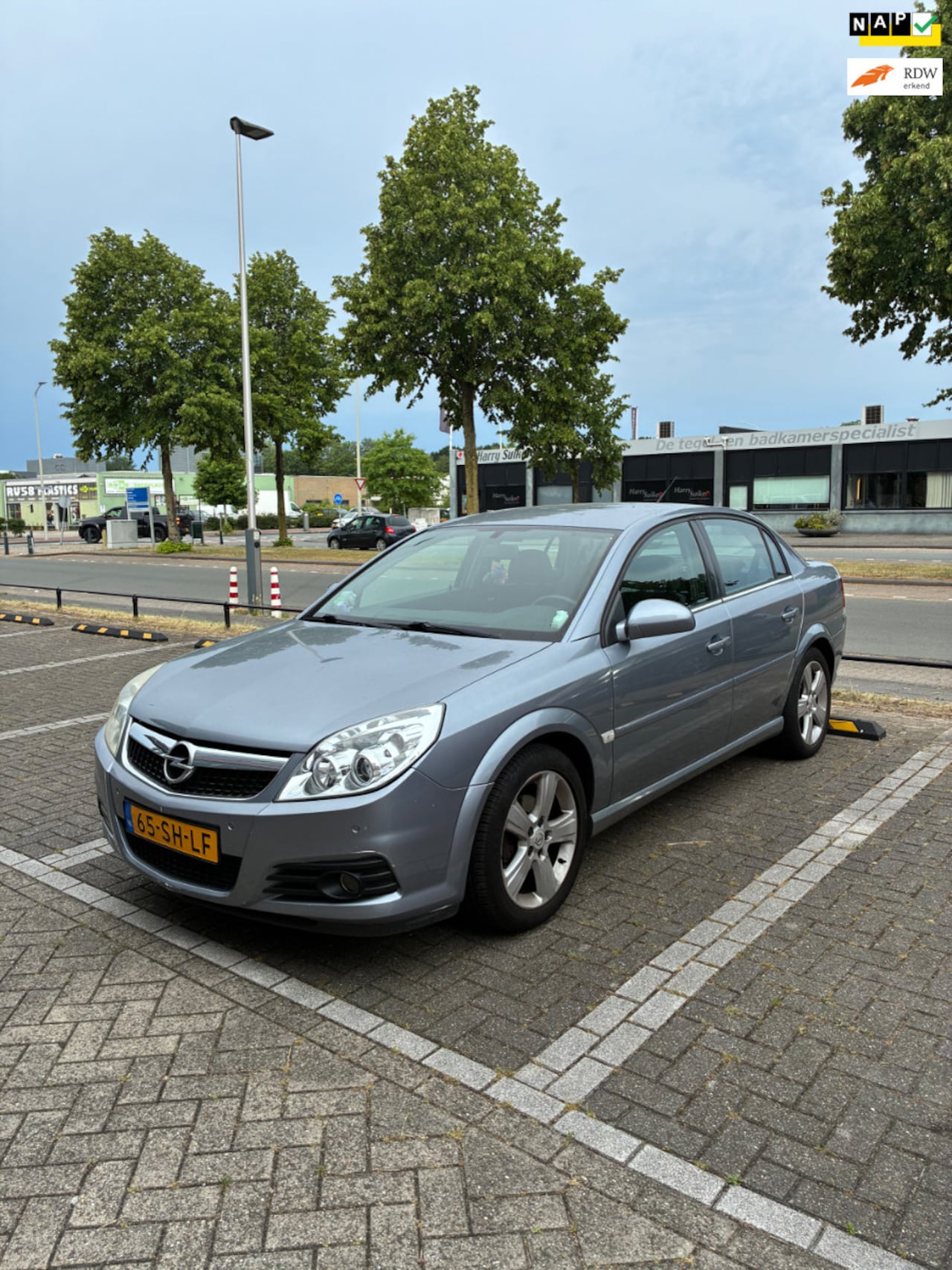 Opel Vectra - 1.8-16V Cosmo RIJDSUPER!/AIRCO/PDC V+A/LMVELGEN - AutoWereld.nl