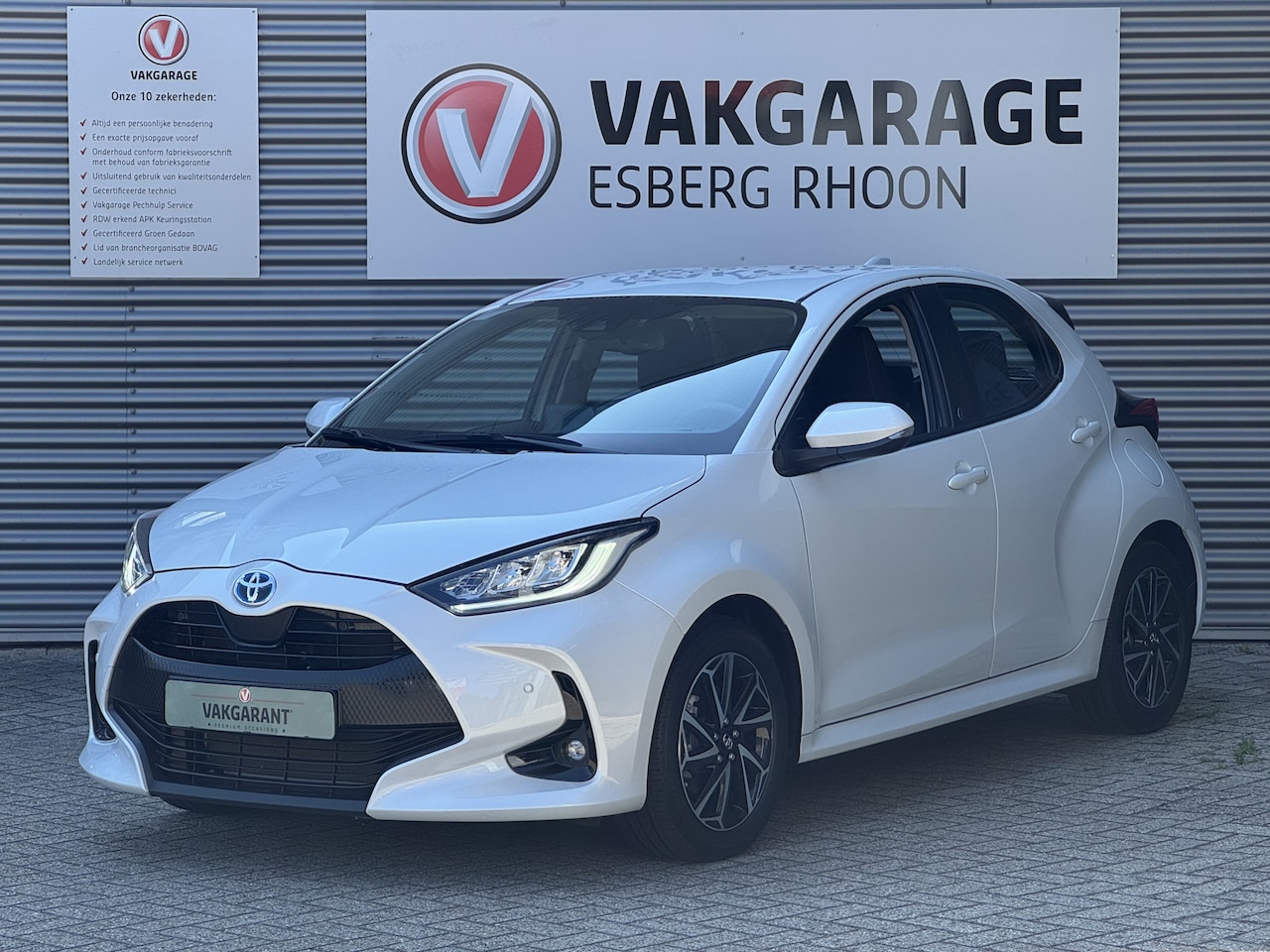 Toyota Yaris - 1.5 Hybrid Style LED,DODEHOEK,PDC - AutoWereld.nl
