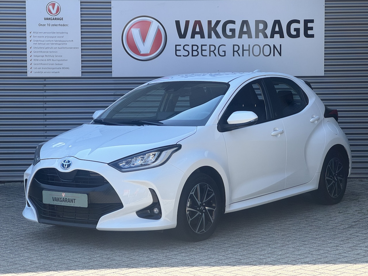 Toyota Yaris - 1.5 Hybrid Style LED,STOELVERWARMING - AutoWereld.nl