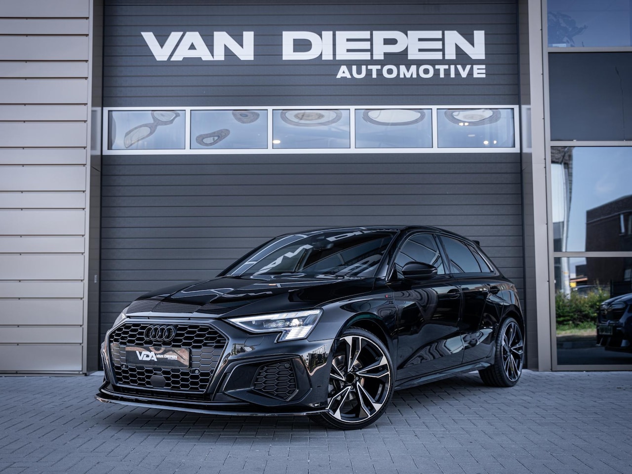 Audi A3 Sportback - 30 TFSI S edition S3 Look l Matrix l B&O - AutoWereld.nl