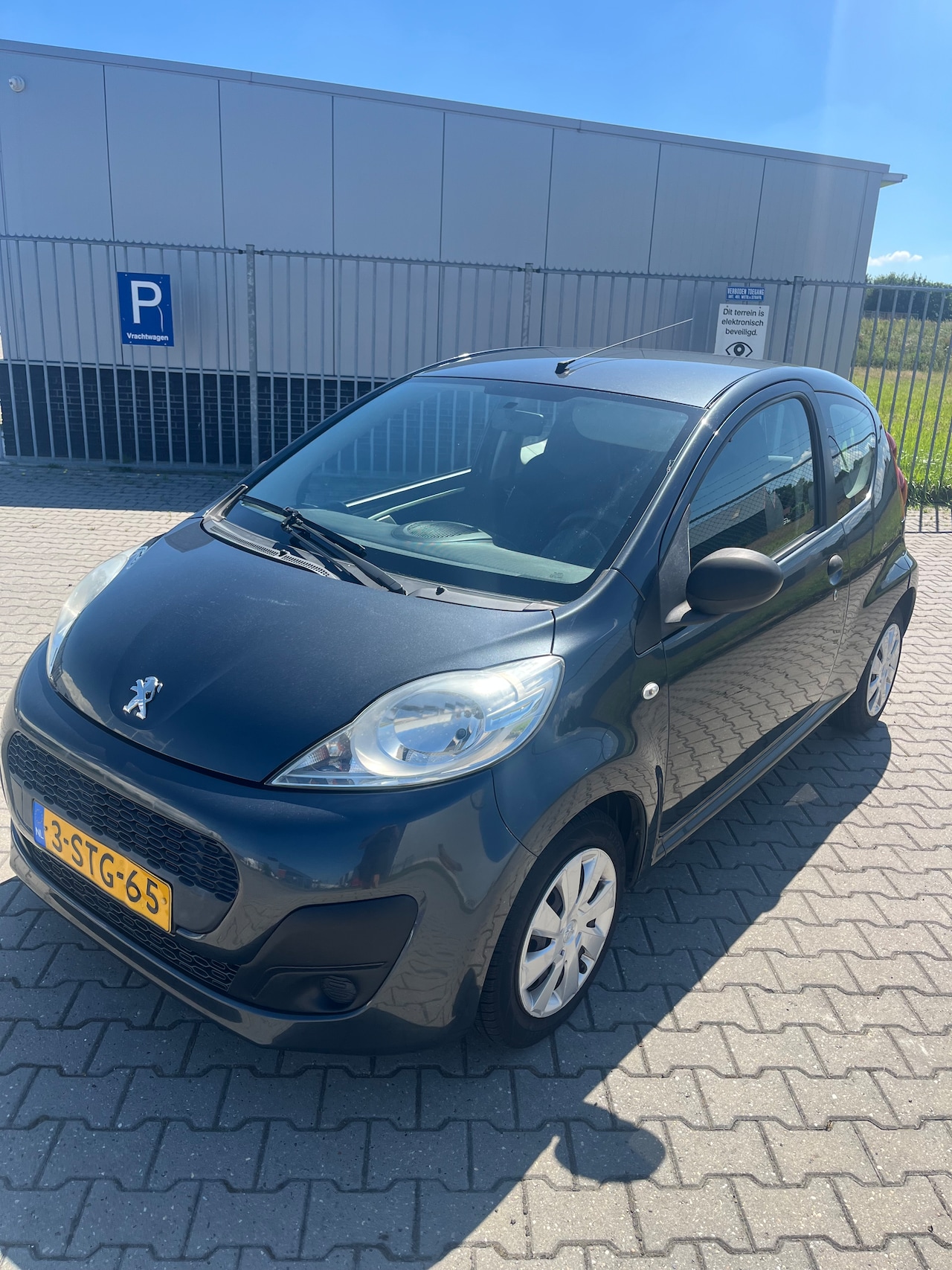 Peugeot 107 - 1.0 Black & Silver - AutoWereld.nl