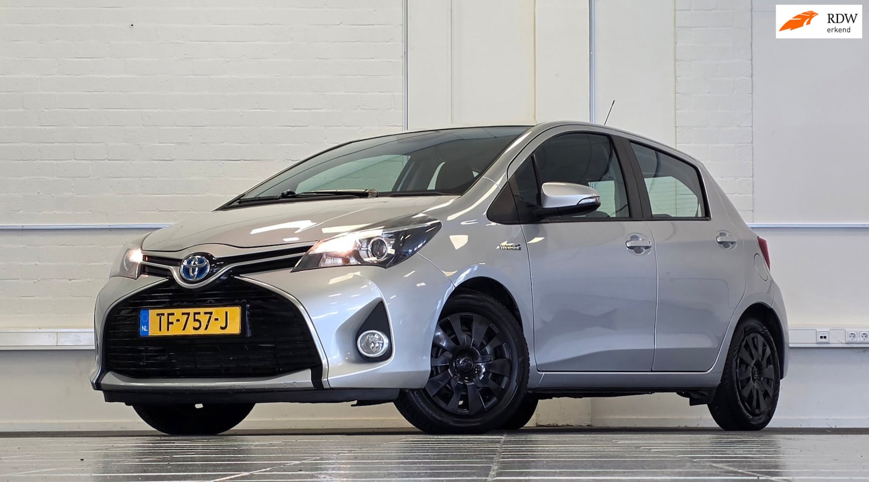 Toyota Yaris - 1.5 Hybrid Lease Limited Camera Garantie Nieuwe APK - AutoWereld.nl