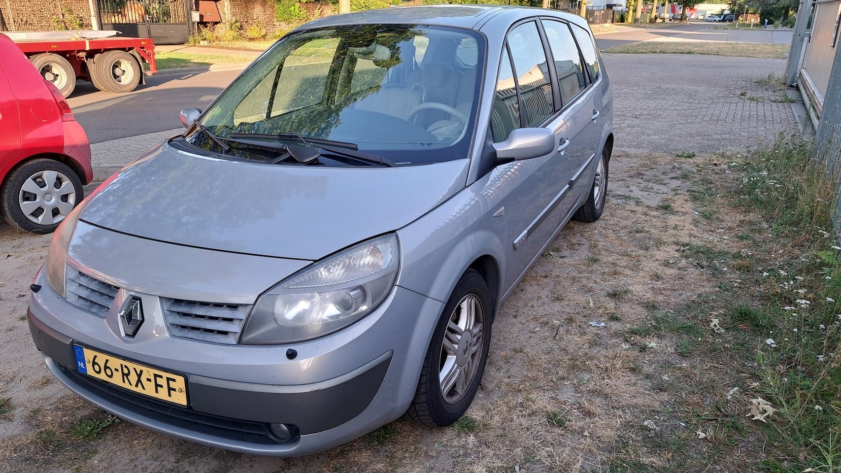 Renault Grand Scénic - 2.0-16V Tech Line 2.0-16V Tech Line,* inruiler, 7 persoons * - AutoWereld.nl