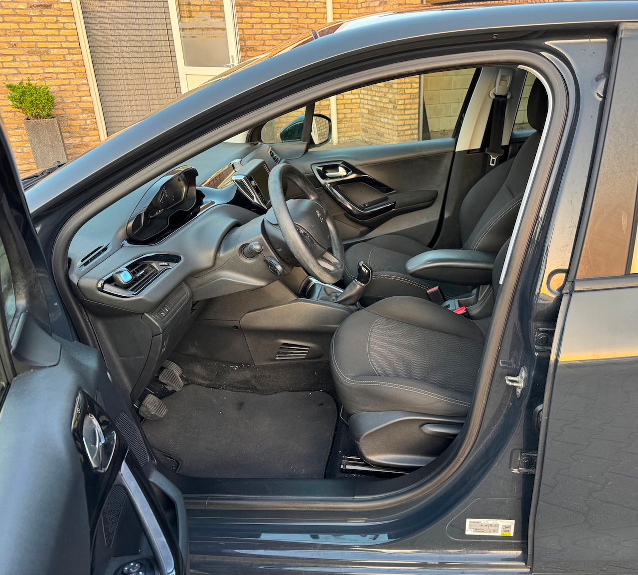 Peugeot 208 - 1.2 Bj 2017 5 deurs nette auto - AutoWereld.nl