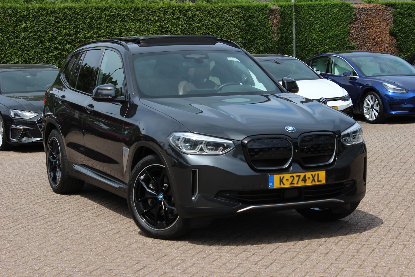 BMW iX3 - High Executive 80 kWh / SoH 93,4 % / Panoramadak / Camera / Head-up / 20'' / Leder / Harma - AutoWereld.nl