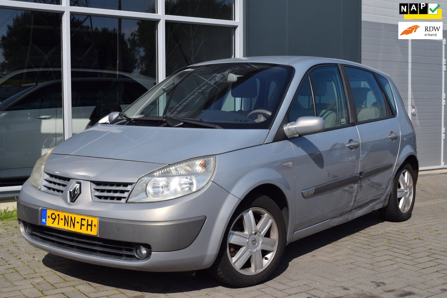 Renault Scénic - 2.0-16V Privilège Luxe | Automaat ! | SCHADE ! - AutoWereld.nl