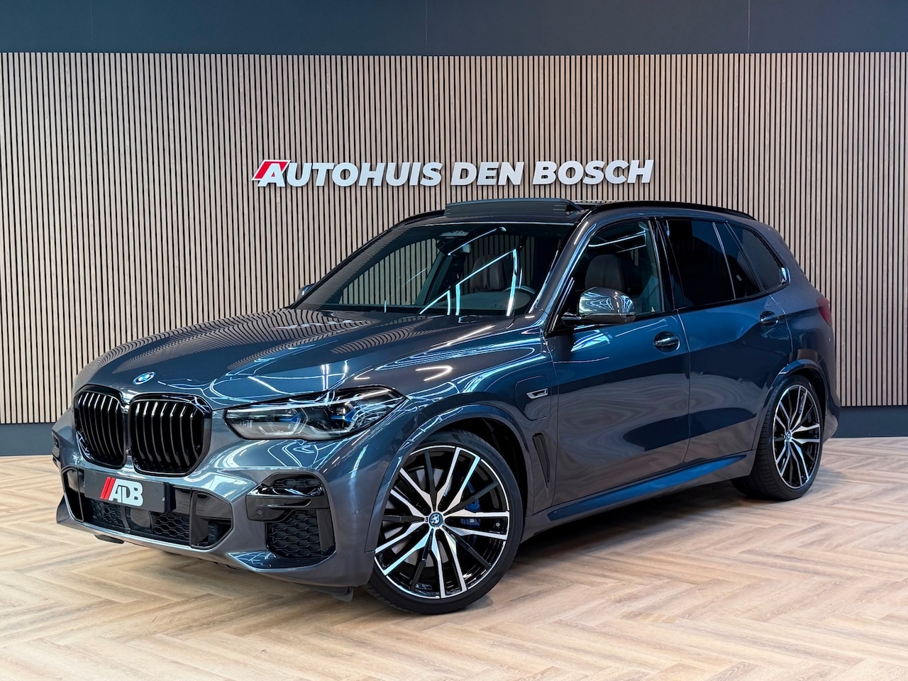 BMW X5 - XDrive45e High Executive M Sport 394PK - Pano - Laser - AutoWereld.nl
