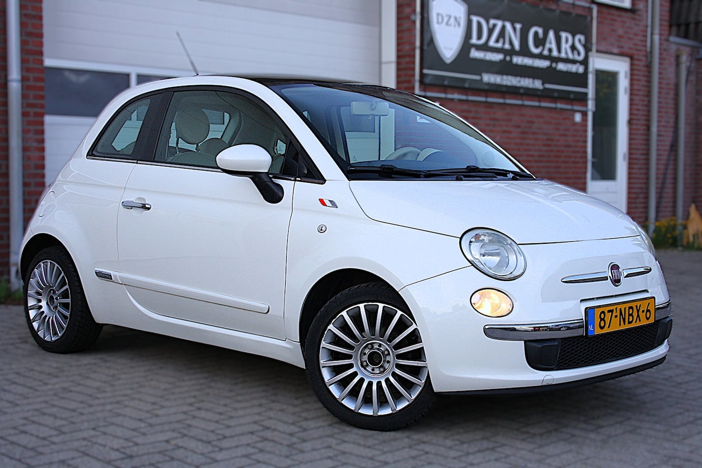 Fiat 500 - 1.2 Lounge Automaat |Airco|Pano|city mode|LM Velgen - AutoWereld.nl