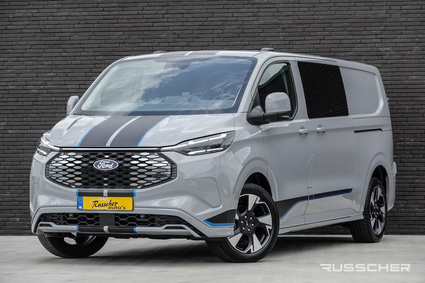 Ford Transit Custom - E-Transit L2H1 218Pk Aut. | Dubbele Cabine | 5-Persoons | Elektrisch | Sport 320 | 360° Ca - AutoWereld.nl