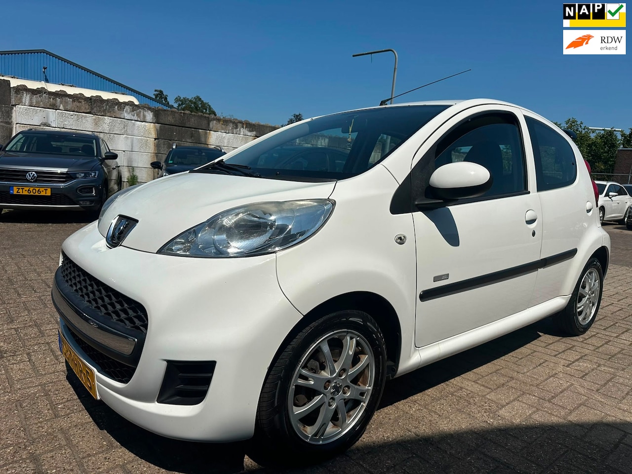 Peugeot 107 - 1.0-12V Millesim 200 UITVOERING! AIRCO/ LM VELGEN/ NW KOPPELING! - AutoWereld.nl