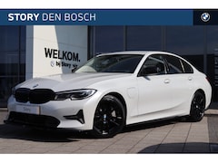 BMW 3-serie - 330e Sport Line Automaat / Achteruitrijcamera / Sportstoelen / Laserlicht / Comfort Access