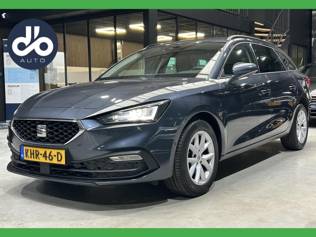 SEAT Leon ST - 1.0 eTSI AUTOM. Style DIGI DISPLAY I APPLE CARPLAY I NAVI + CAMERA I PDC V+A - AutoWereld.nl