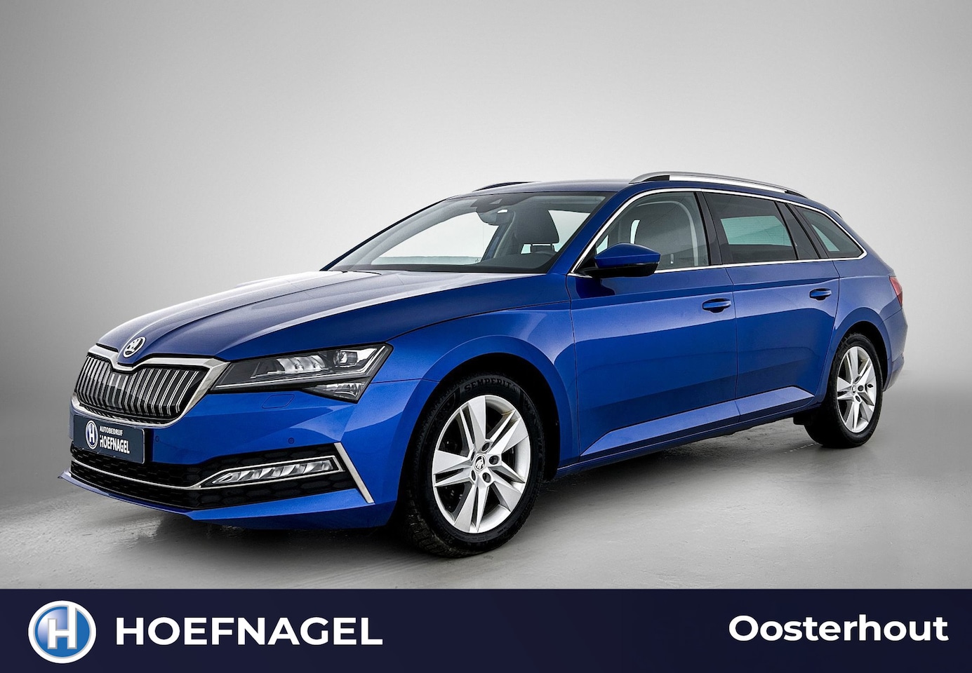 Skoda Superb Combi - 1.4 TSI iV Business Edition + | Automaat | Adaptive cruise | Stoeverwarming | Camera | Car - AutoWereld.nl