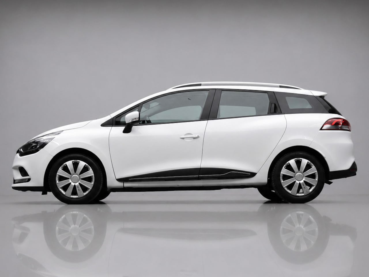 Renault Clio Estate - 0.9 TCe Limited Sport (NAVI,CLIMATE,CRUISE,AIRCO,ELEKTRISCH PAKKET,BLUETOOTH,LED,SPORTSTOE - AutoWereld.nl